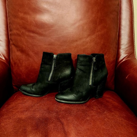 Michael Kors Denver Zippered Ankle Boot -7 - Picture 1 of 7